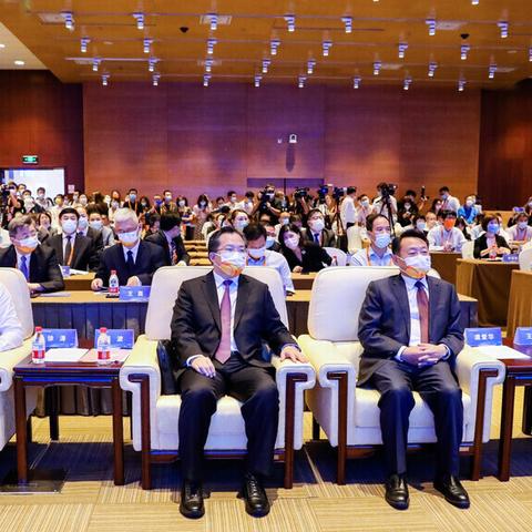中国出口贸易地位全球瞩目，竞争力持续增强