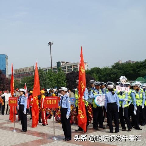 齿白唇红